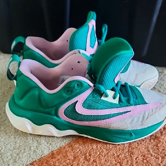 Nike Giannis Immortality 3 Men's Green Pink Basketball Sneakers Sz8.5 - Picture 1 of 8